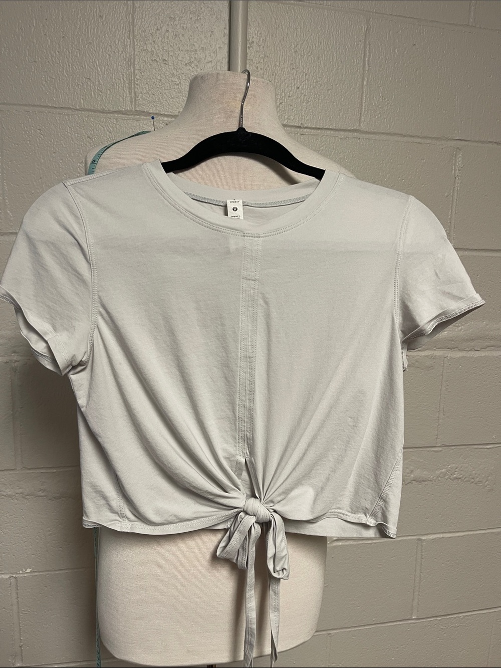 lululemon athletica White Tie-Front Cropped Tee
